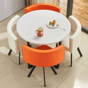 طاولة طعام مع 4 كراسي بتصميم مميز