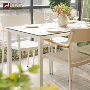 طاولة طعام مودرن بتصميم انيق